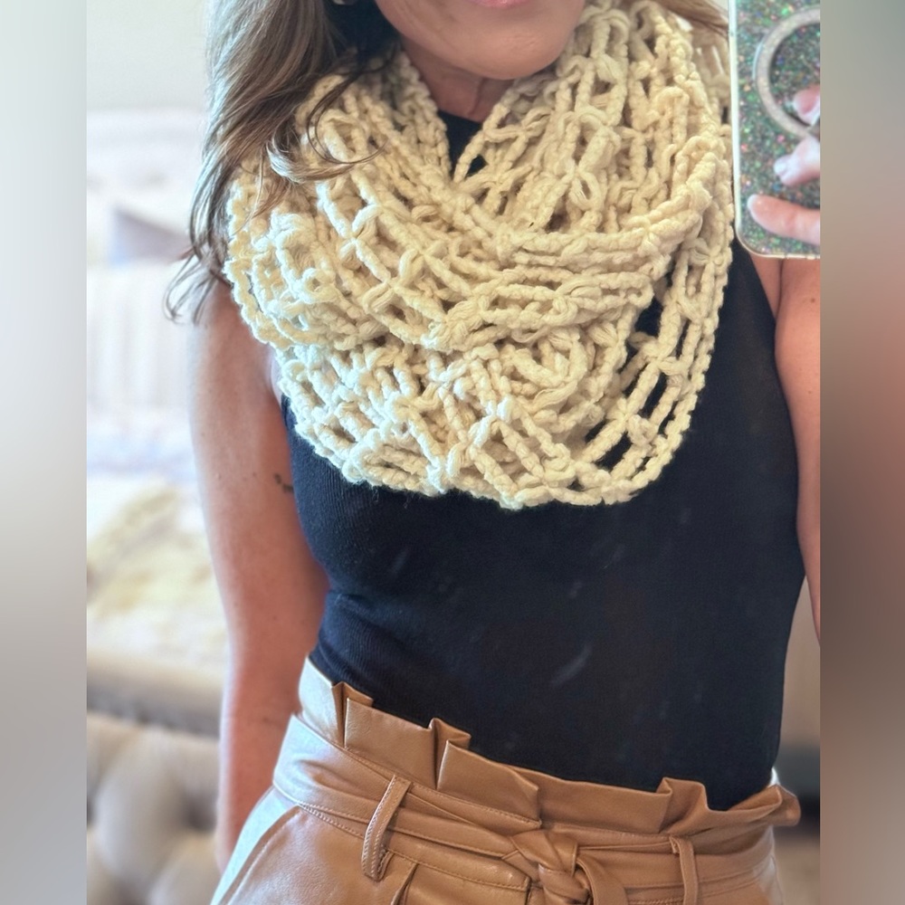 Beautiful scarf!  So warm!
